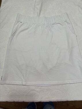 Quacker Factory White Skirt w/ Shorts / Crystal accents - Sz S